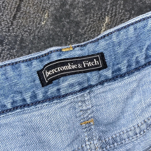 Abercrombie & Fitch Cutoff Jean Shorts Light Wash Festival Distressed - Picture 2 of 7